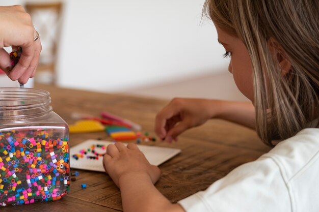 Jak terapia sensoryczna w przedszkolu wspiera rozwój dziecka?