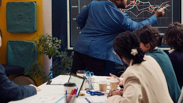 Rozwijanie kreatywności nauczycieli poprzez nowe metody dydaktyczne w placówkach edukacyjnych